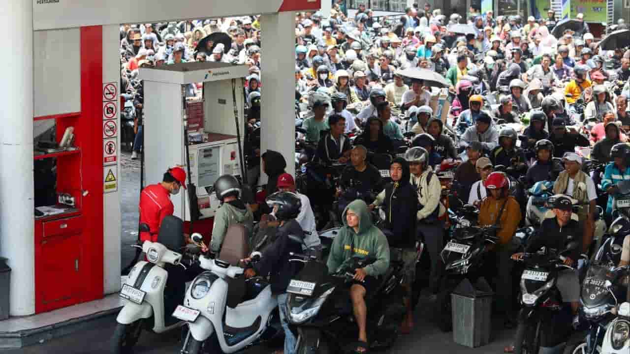 Indonesia seeks new fuel suppliers as imports strain state budget