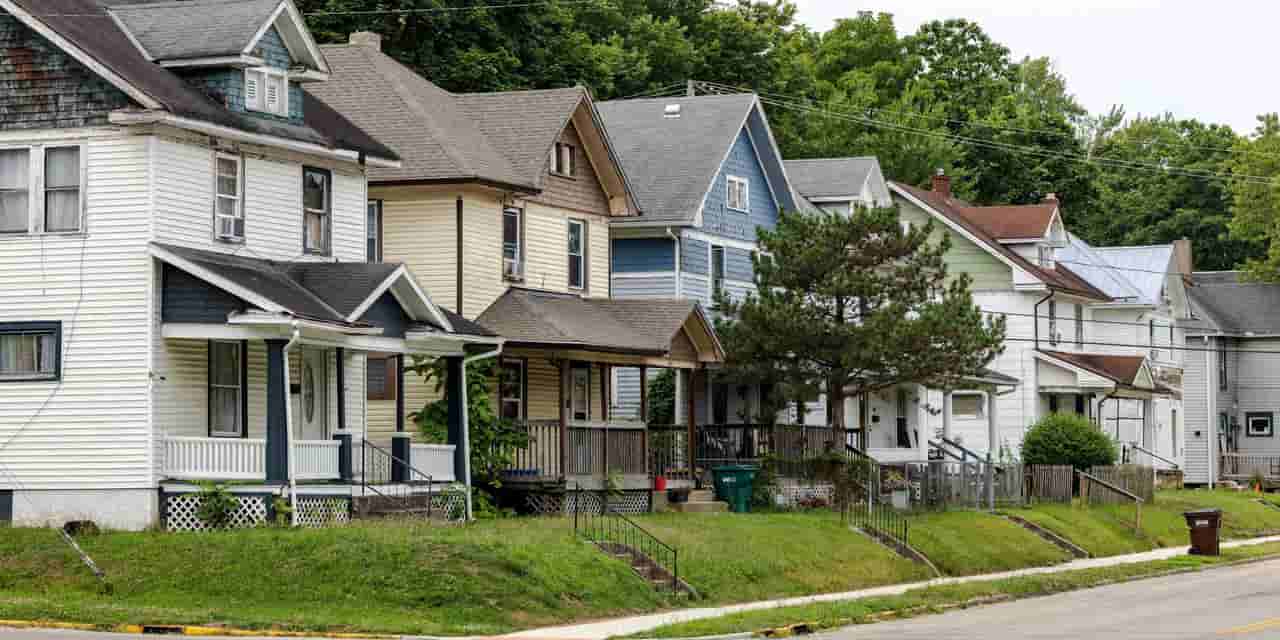 Chinese buyers' U.S. home purchases decline amid state restrictions