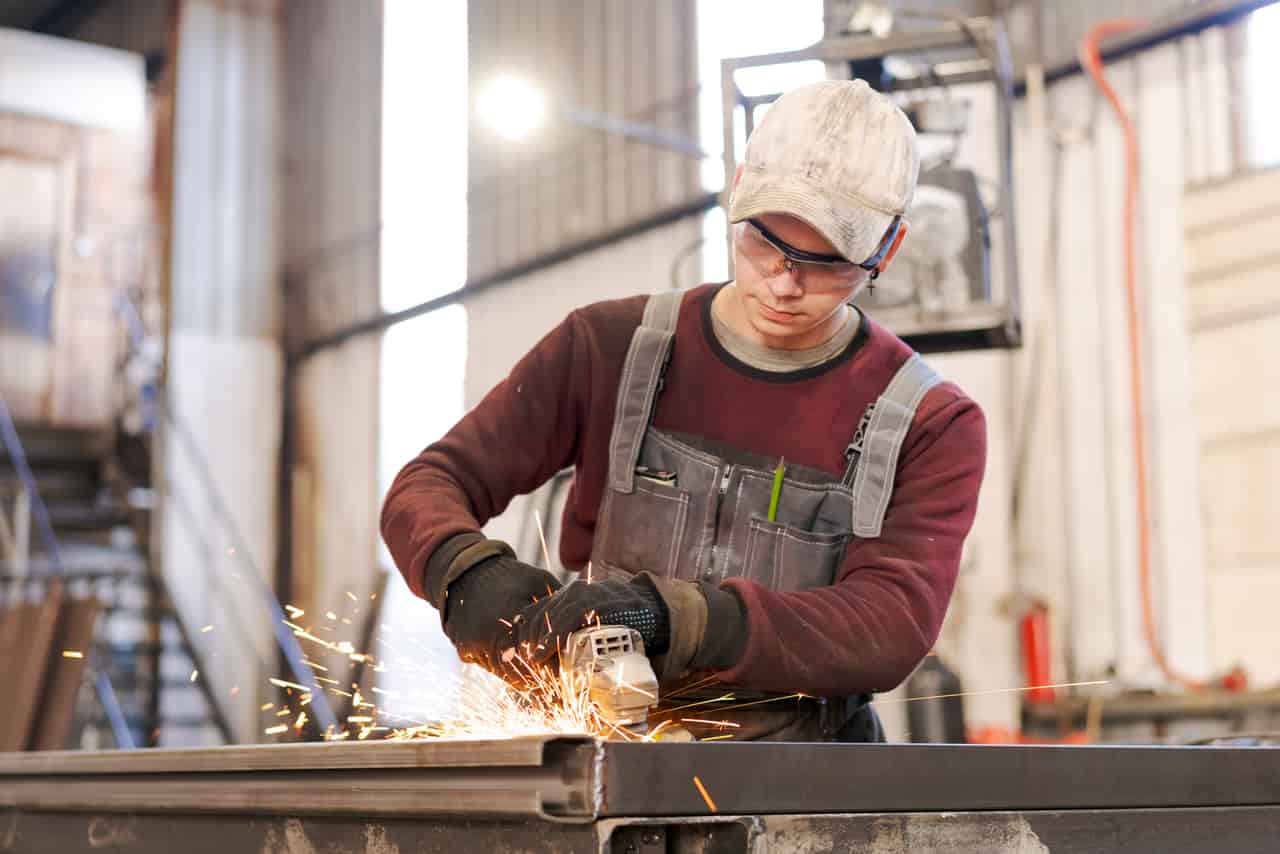 US Job Growth Slows Sharply, Revisions Show Weakness