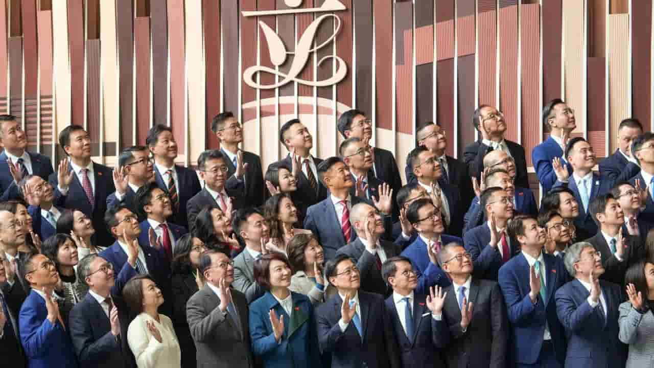 Hong Kong lawmakers begin week-long study trip to Beijing