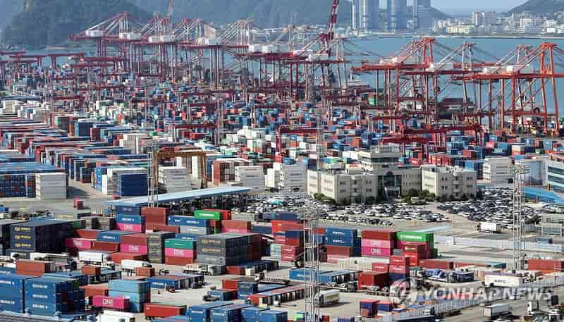 Bank of Korea raises 2026 growth outlook to 3.3% on chip exports