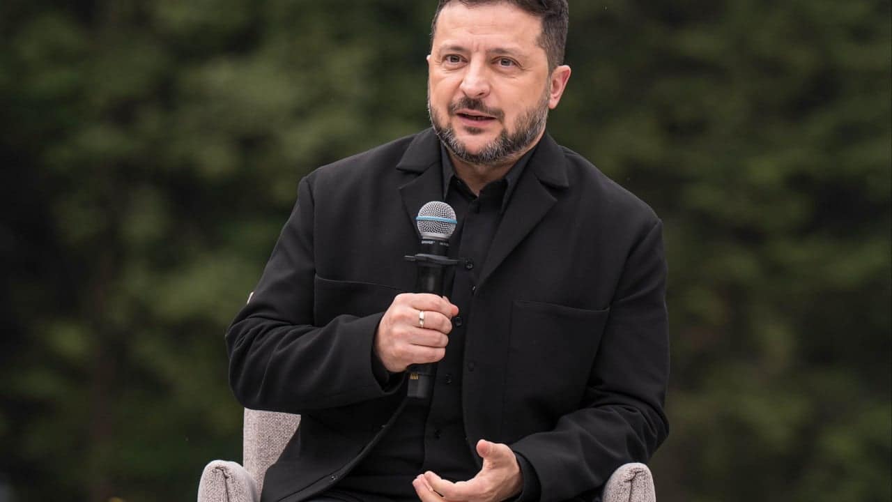 Zelensky, US spy chief meet in Ireland