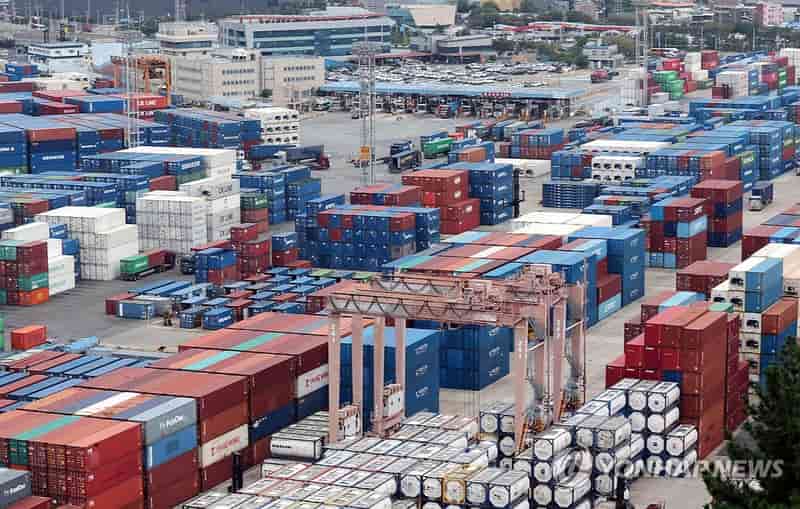 China Aug. current account surplus widens on strong exports