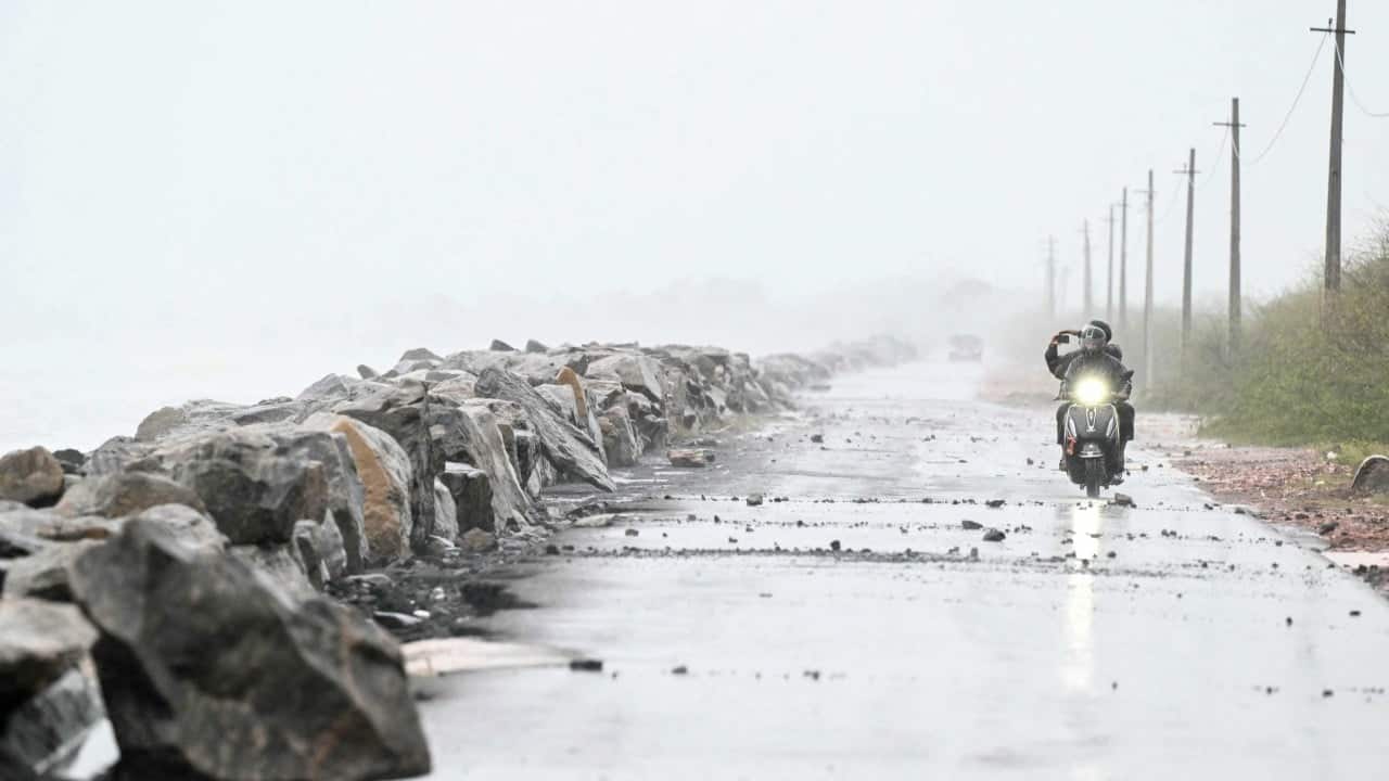 Cyclone Arnab forces 100,000 to evacuate in India