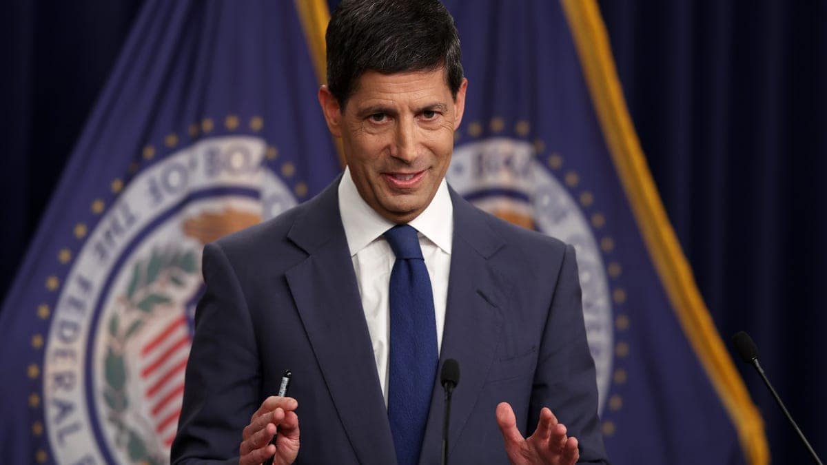 Fed Holds Rates Steady Amid Inflation Concerns, Three Officials Dissent