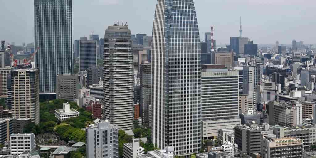 Asian banks help lift Japan Inc's syndicated loans to record high