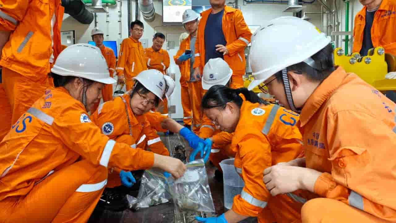 China's deep-ocean drilling ship Mengxiang returns with South China Sea samples