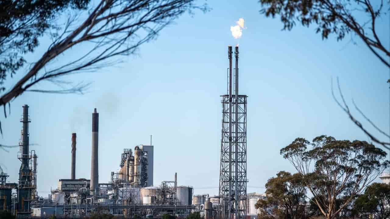 Australia Considers First New Oil Refinery in 60 Years Amidst Inflation Fears