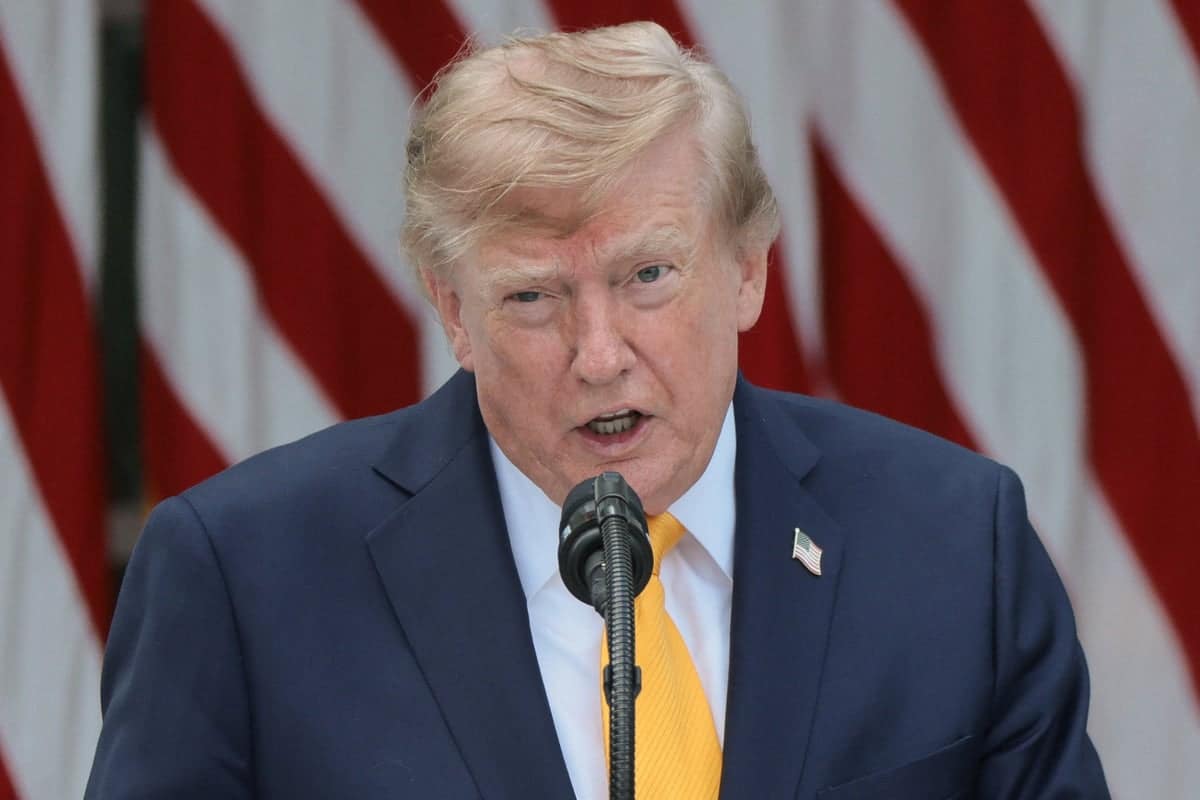 Senator accuses Trump of profiting from Iran war