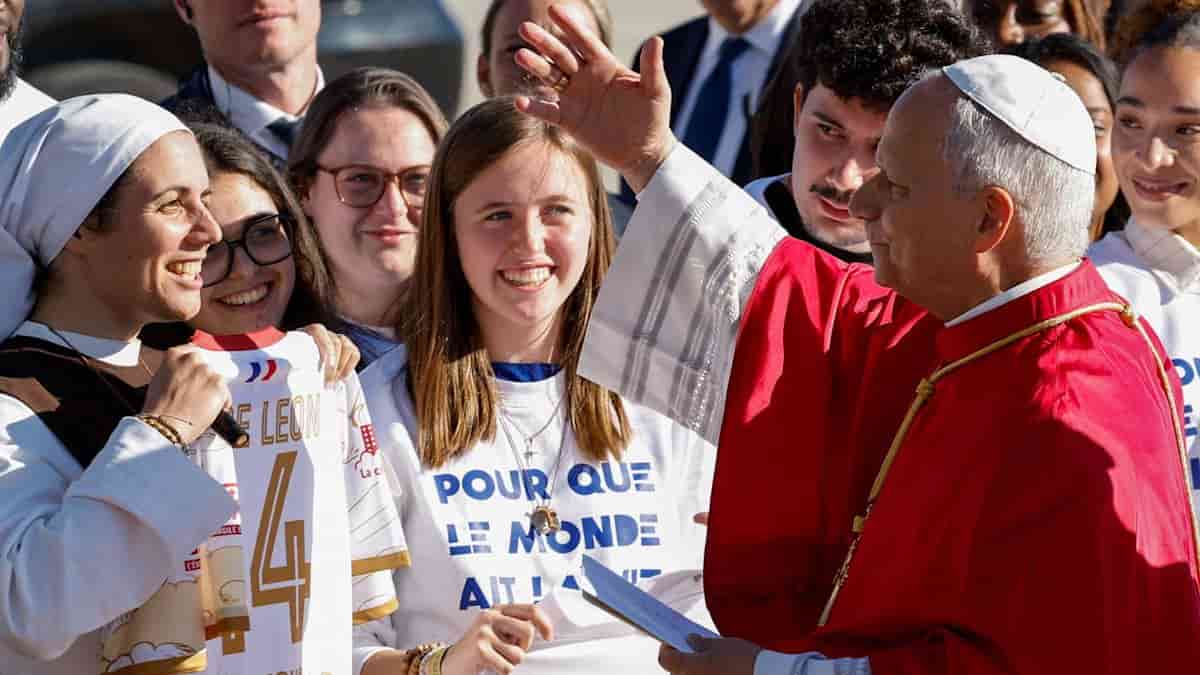 Pope warns of AI risks during Paris visit