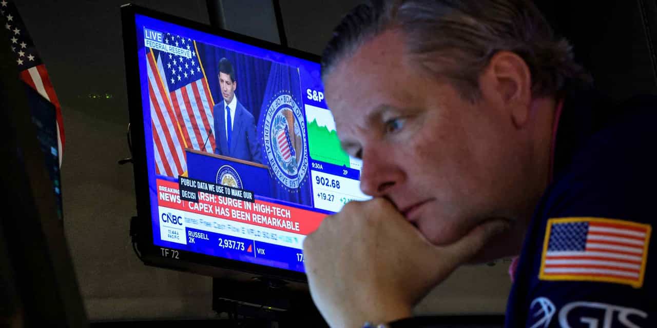 US yields fall on AI growth fears and bets Fed will pause rate hikes