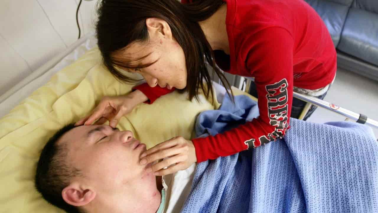 Hong Kong police officer paralysed in 2005 knife attack dies