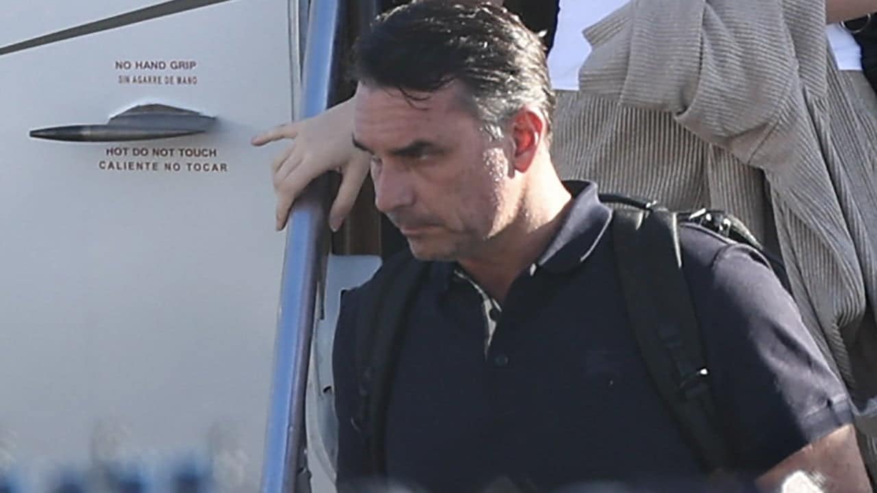 Flavio Bolsonaro fled to US after court order, sources say