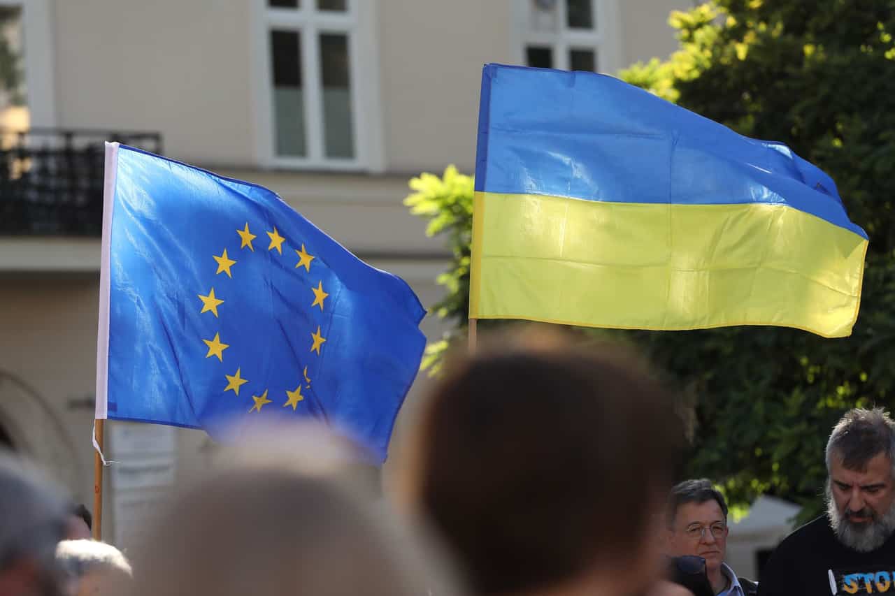 Ukrainians split on government's EU accession efforts, poll finds