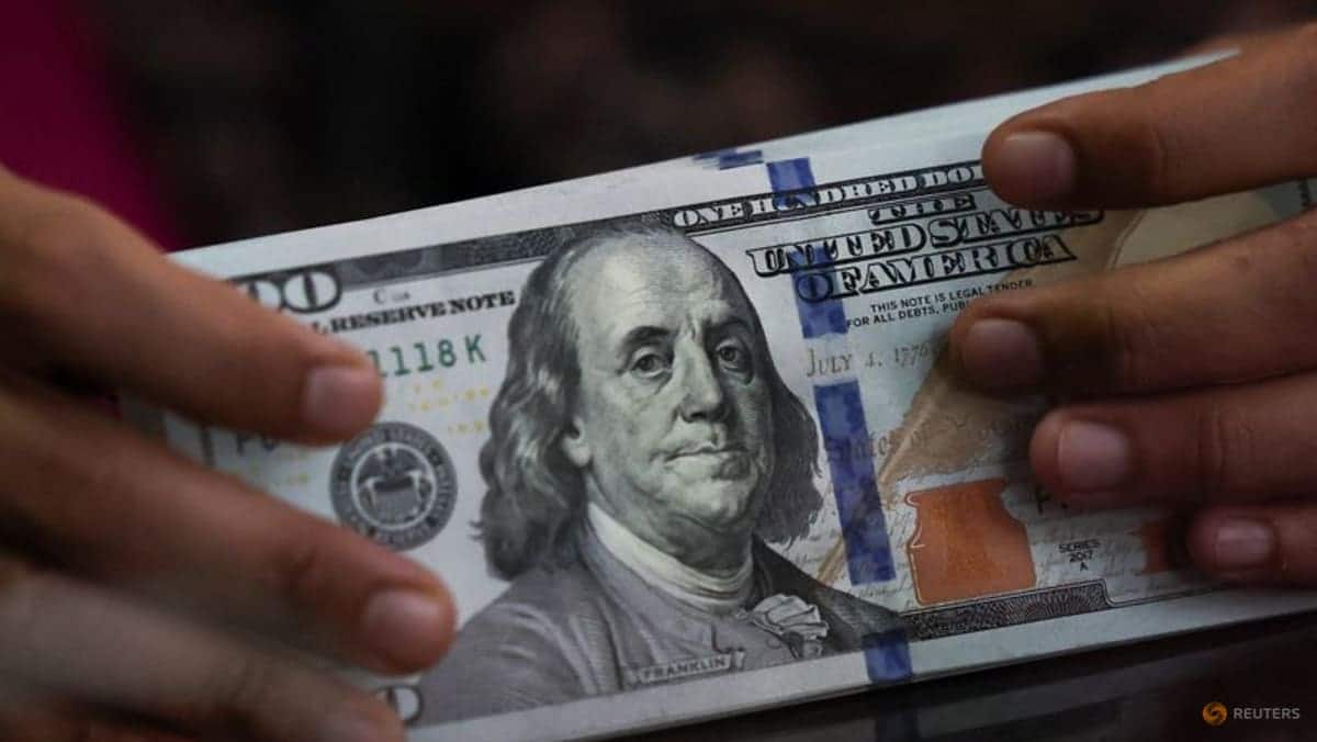 Dollar dips as European yields pull back from highs