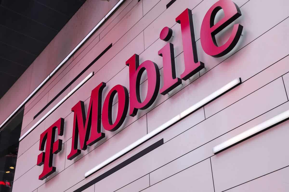 T-Mobile US Beats Wireless Account Growth Estimates