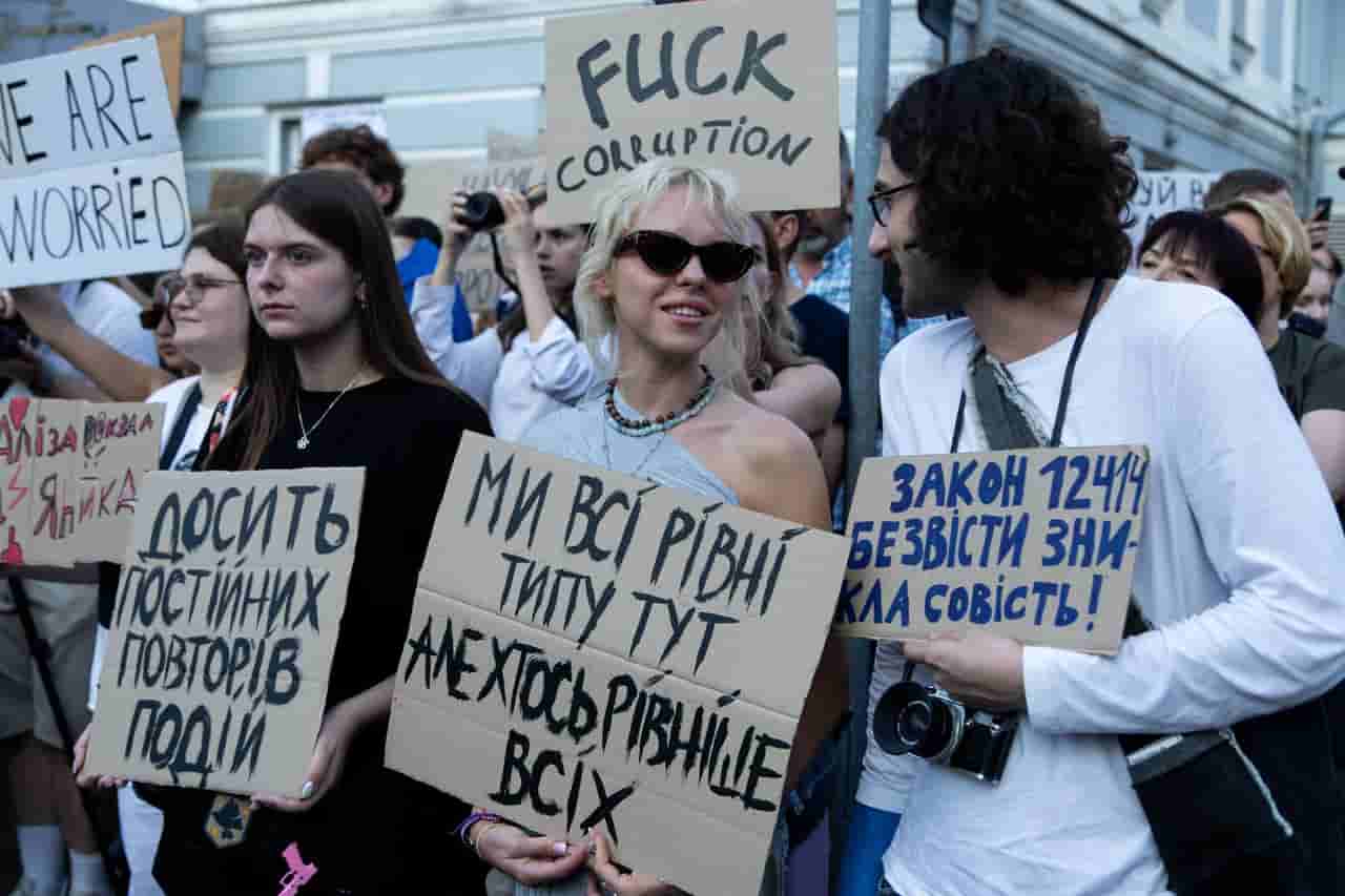 Ukrainians see anti-corruption progress despite scandals, poll finds