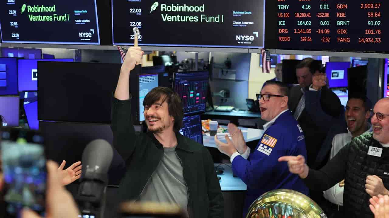 Robinhood Chain's DeFi Push Sees Memecoin Surge Overshadowing Real-World Assets
