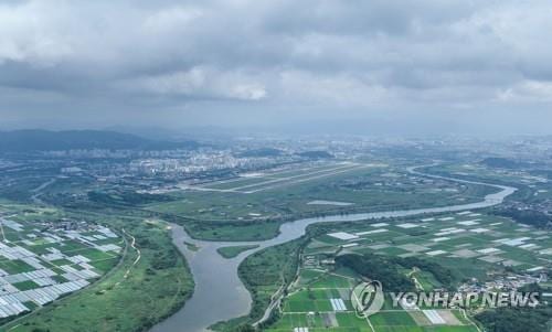 Labor unions condemn proposed 52-hour workweek rule changes for Gwangju chip cluster