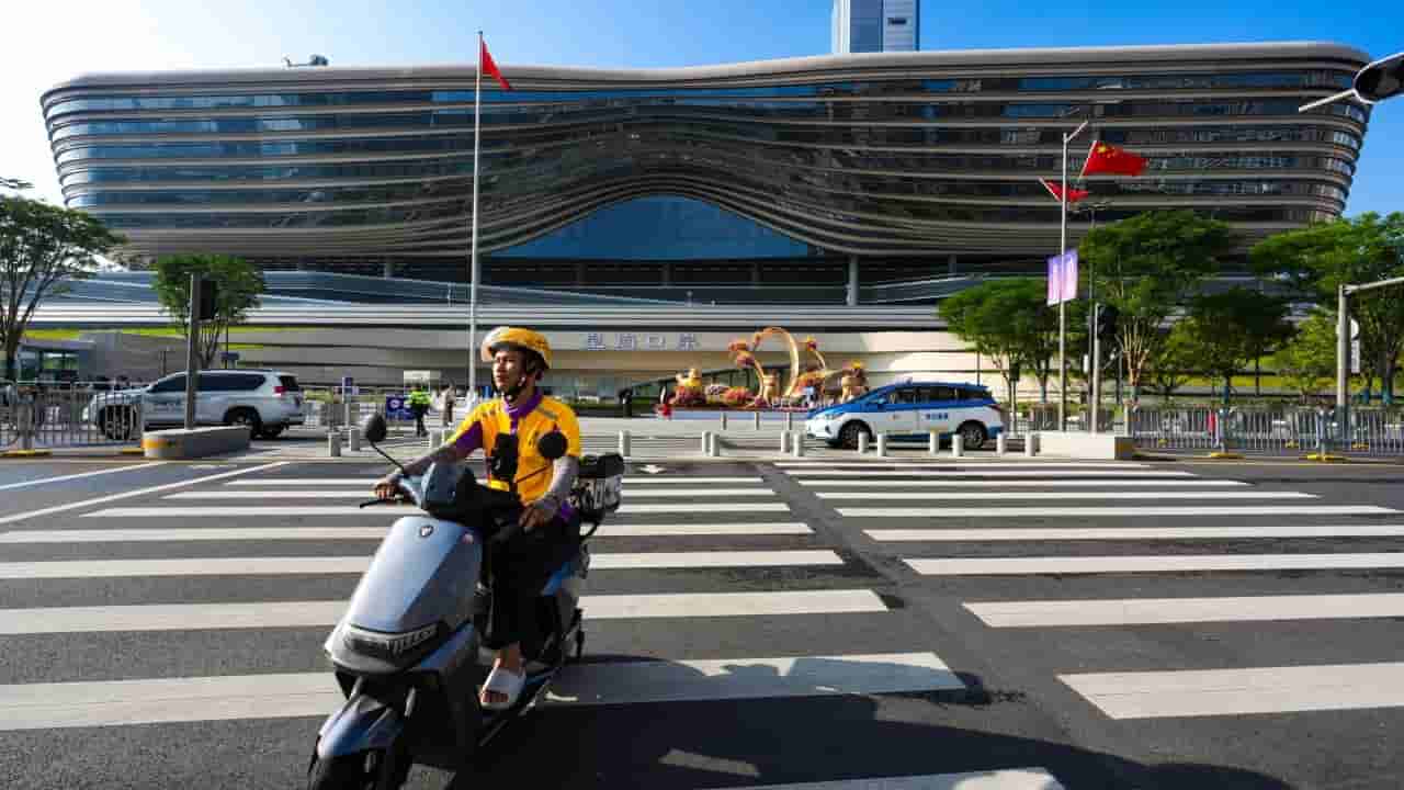 Hong Kong leader hails new Huanggang Port as Greater Bay Area integration milestone