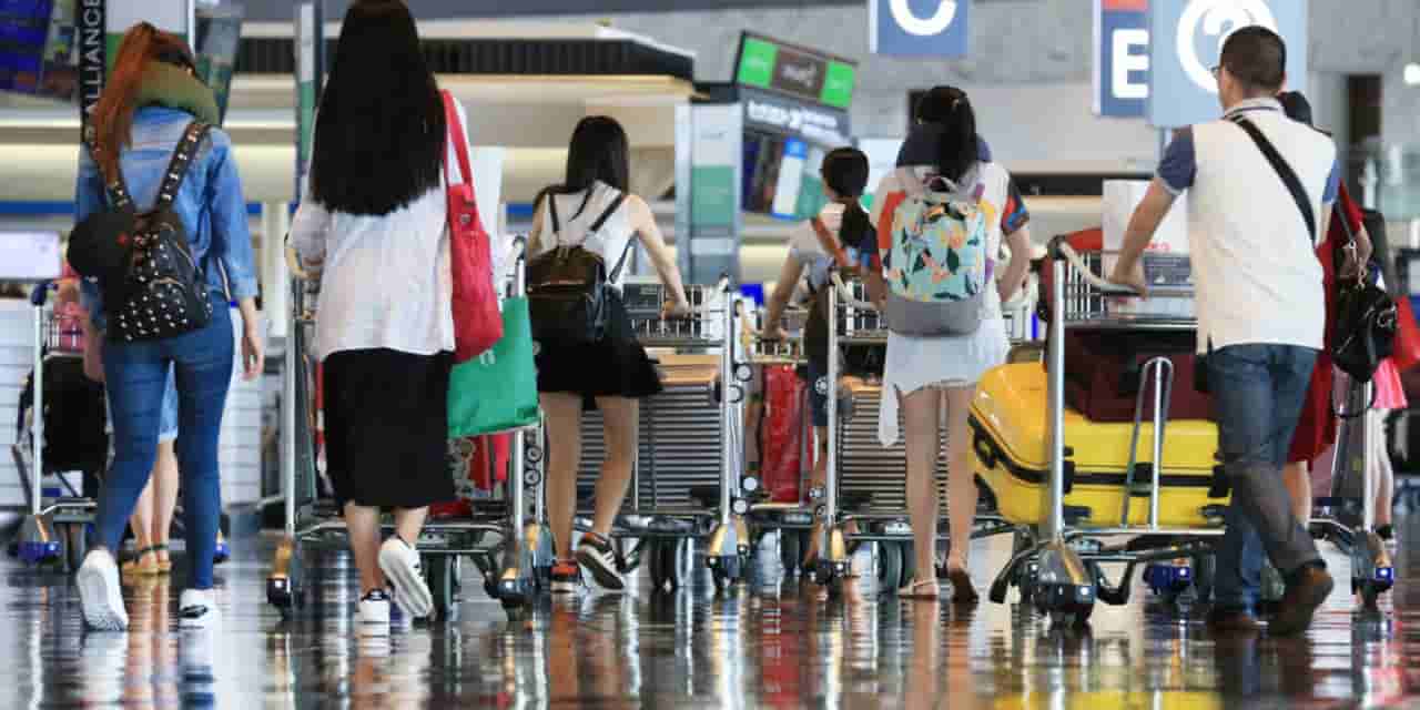 Japan Eases Mideast Travel Advisories Amid Business Concerns