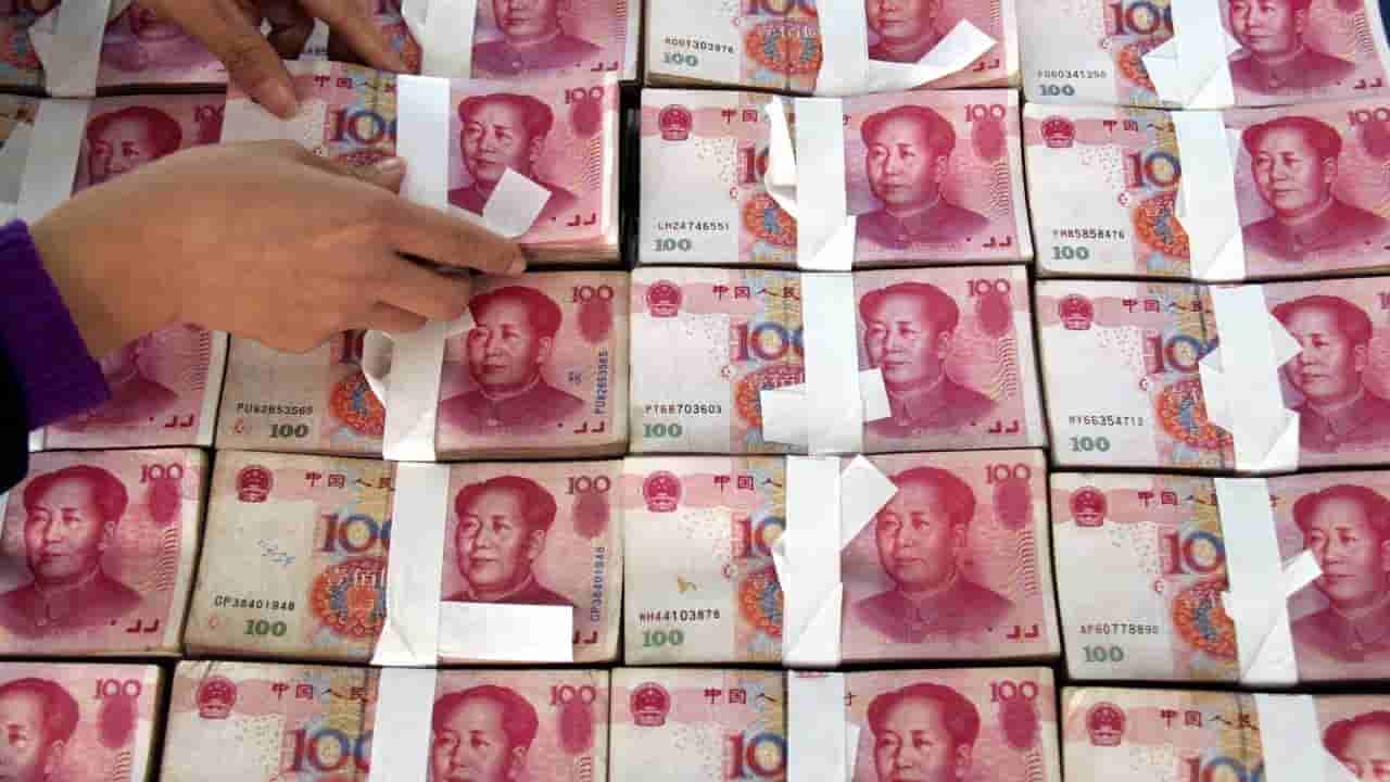 China's Hong Kong bond sale attracts global investors amid currency concerns