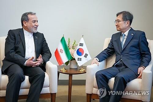 S. Korean, Iranian FMs discuss Hormuz transit, Mideast situation over phone