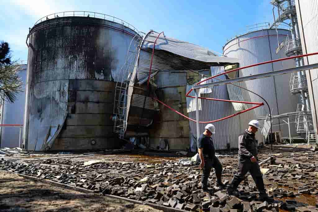Russia's port attacks strain Ukraine grain exports, industry faces crisis