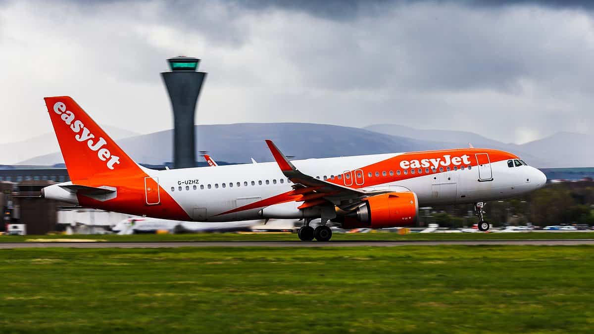 Mid-air brawl forces easyJet flight back to Tenerife