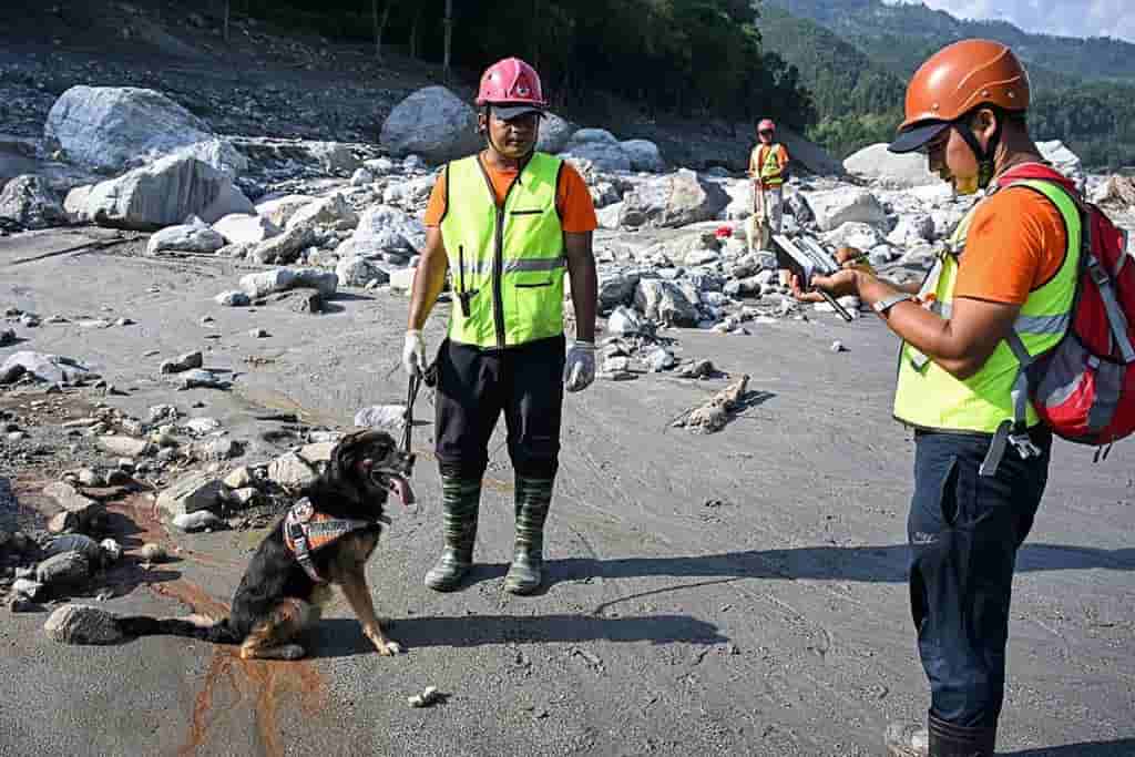 Nepal ends flood search, 56 Ukrainians still missing