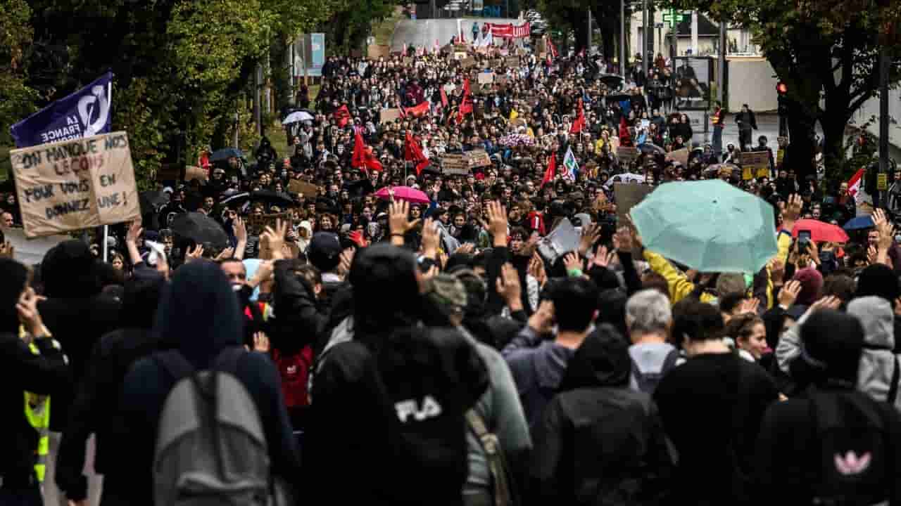 French teens continue school blockades despite PM's pledge