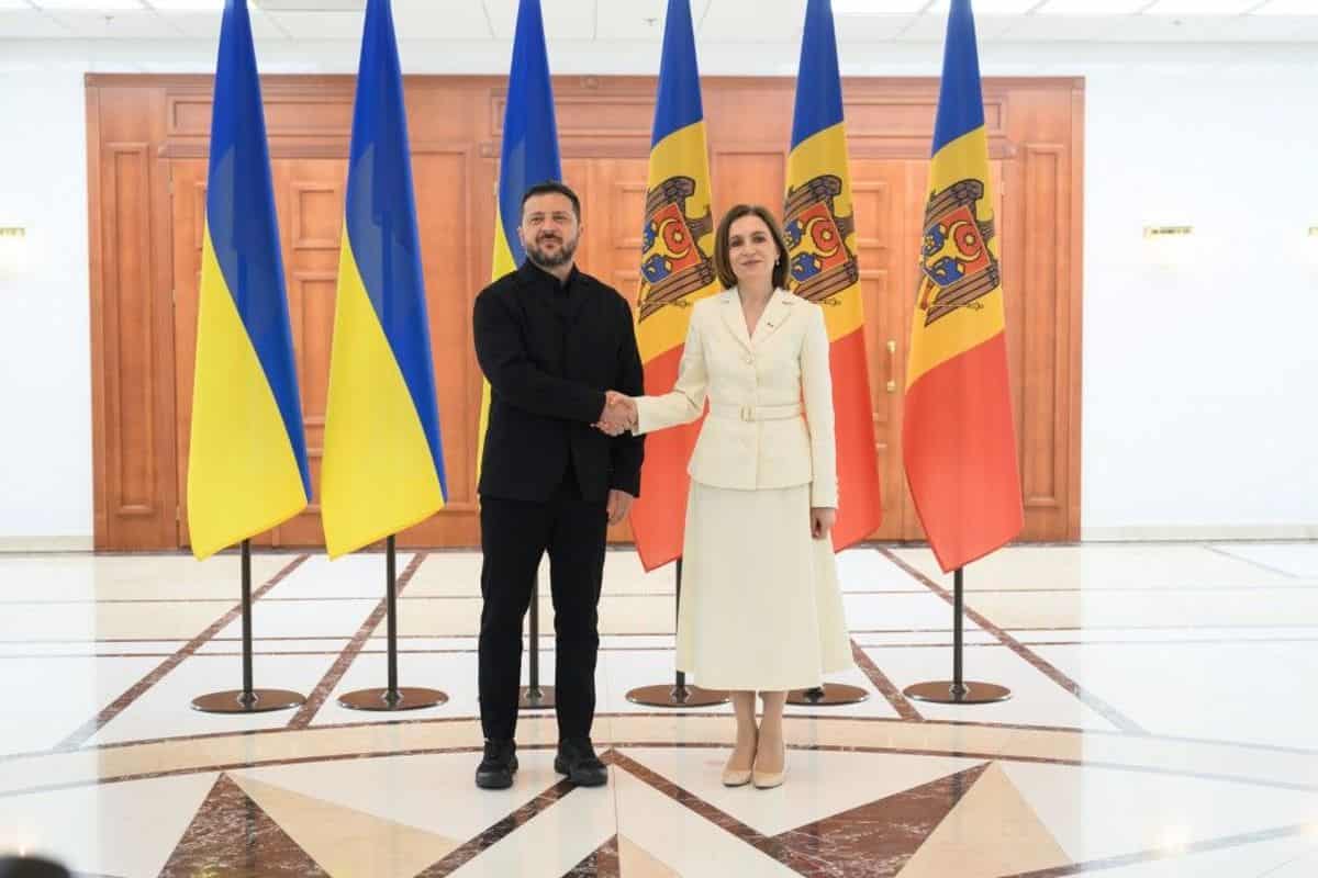 Zelensky urges EU to keep Ukraine and Moldova membership bids linked