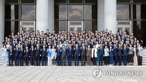President Lee to host ruling party lawmakers for luncheon