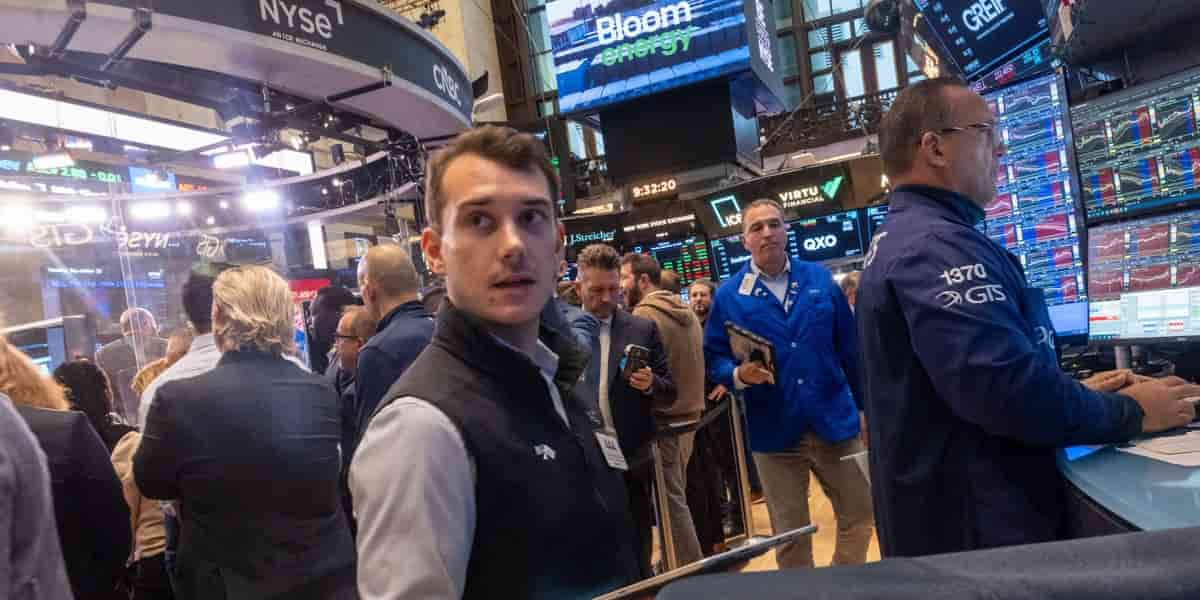 US stocks rally, bond yields drop as jobs report fuels Fed pause hopes