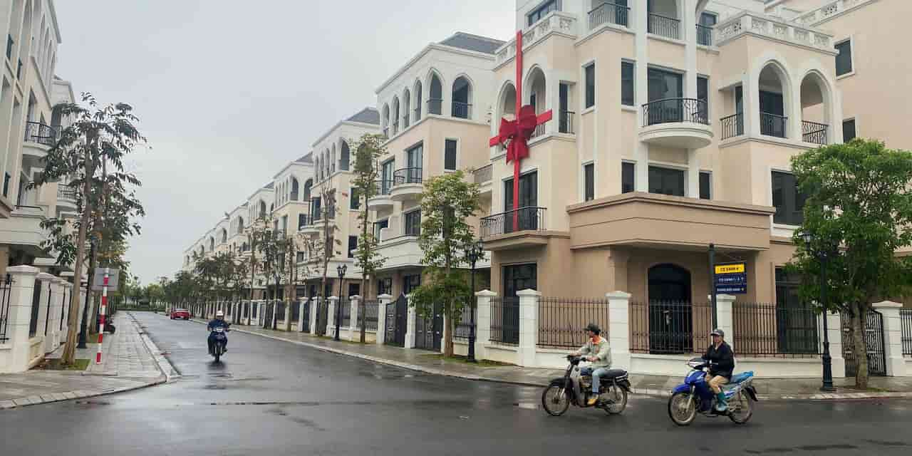 Vietnam proposes barring foreigners from buying houses