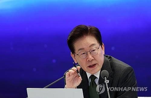 Lee rejects reelection bid speculation, vows to continue reforms