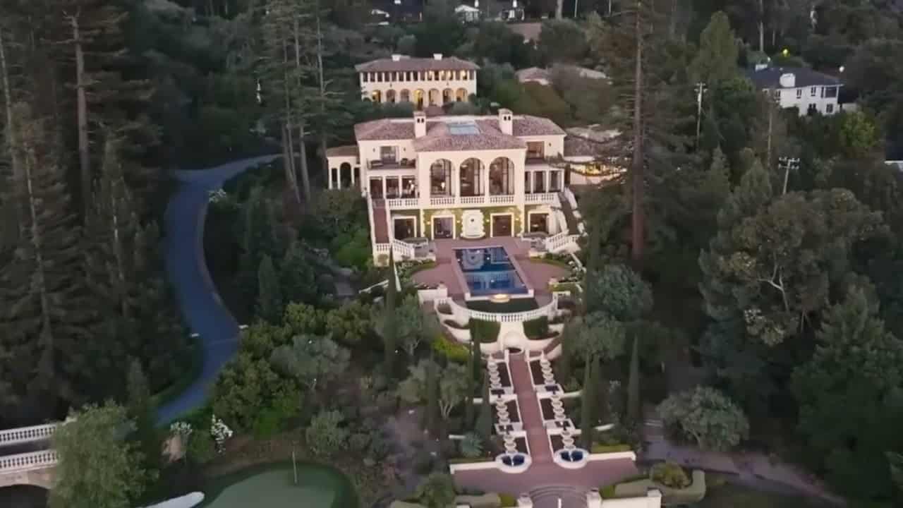 Chinese AI Star Buys US Mansion for Reported $70 Million