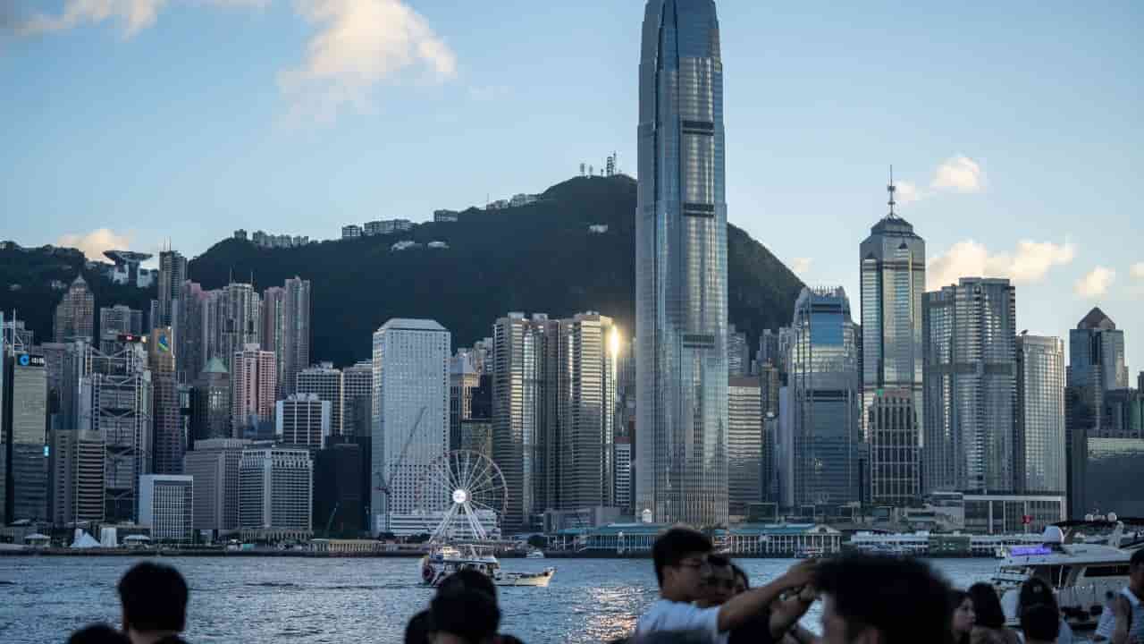 Hong Kong to list first Shanghai free-trade zone bond to defend yuan hub status