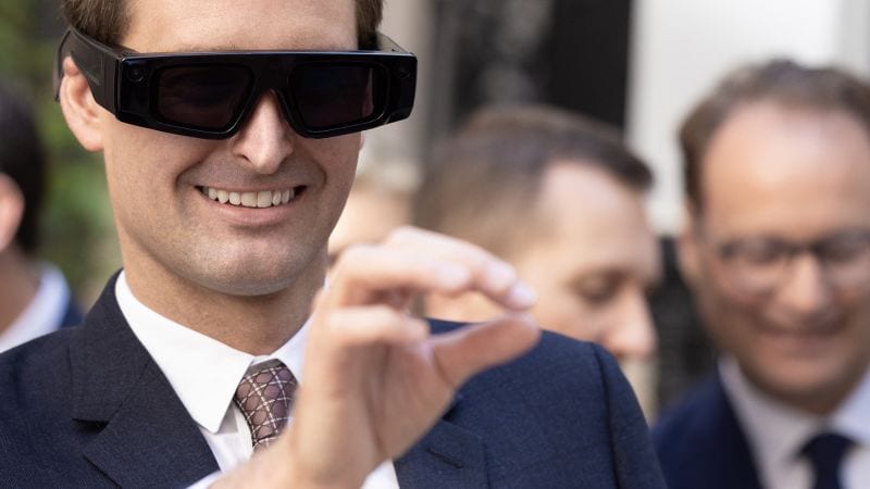 Big Tech Bets on AI-Powered Smart Glasses as Next Frontier