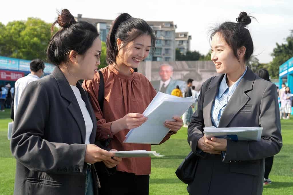 Chinese Graduates Seek Grassroots Jobs Amidst Government Hiring Slowdown