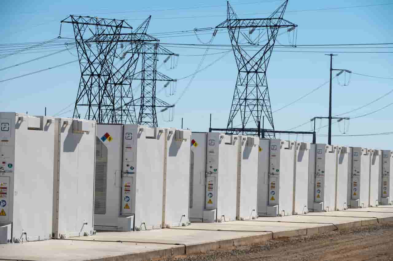 US DFC lends $85 million to Ukraine's DTEK for battery storage