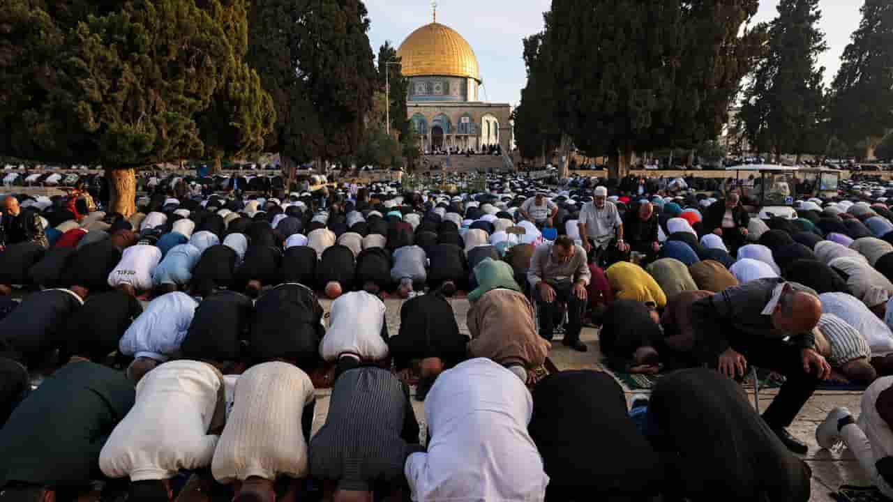 Israeli forces detain Grand Mufti of Jerusalem after Al-Aqsa Mosque prayers