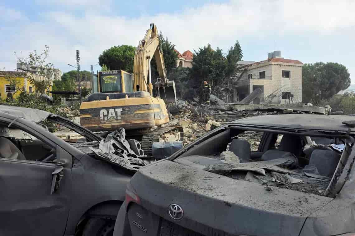 Israeli airstrikes kill 11 in southern Lebanon