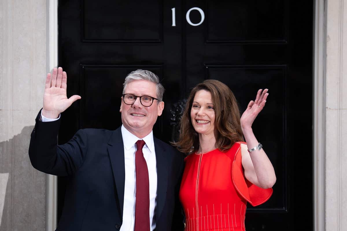 Starmer Resigns as Prime Minister Amidst Labour Leadership Crisis