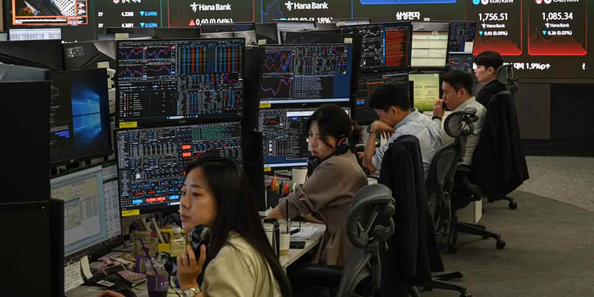 Bitcoin Tumbles to $60,000 as Tech Stocks Rebound