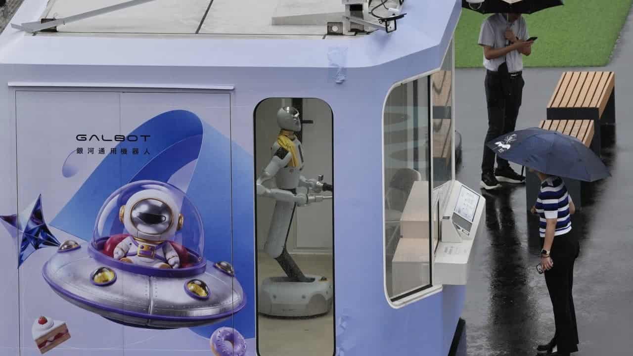 Hong Kong Robot Stores Face Glitches on Opening Day