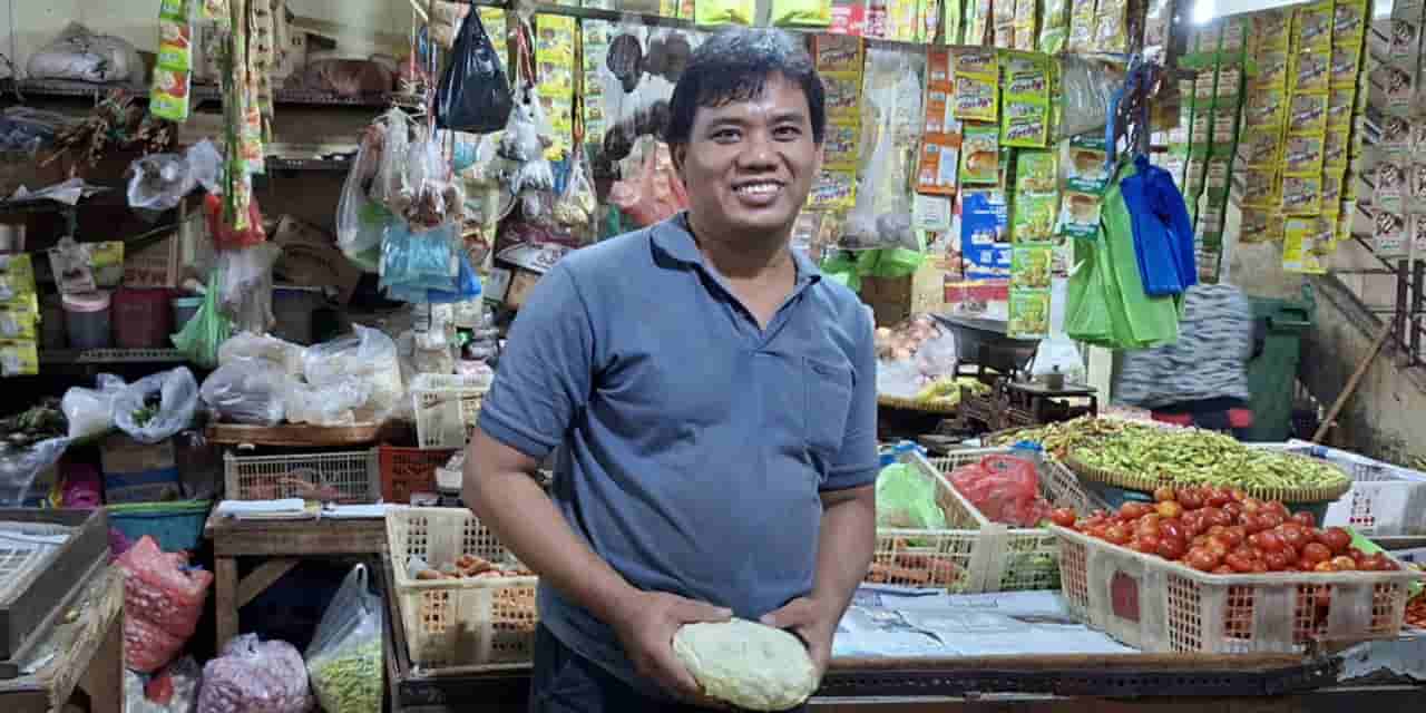 Indonesian food prices fall during free meal program school holiday