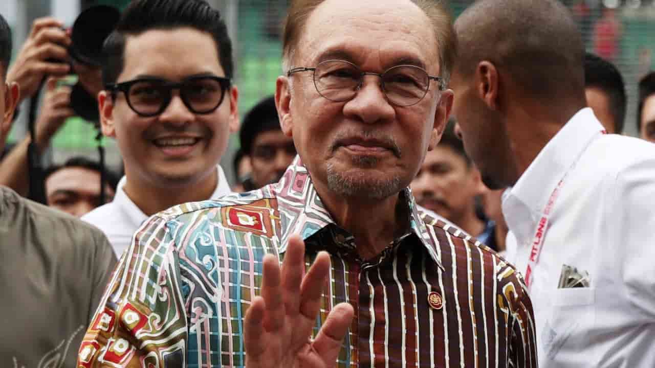 Malaysia unveils record RM470 billion budget