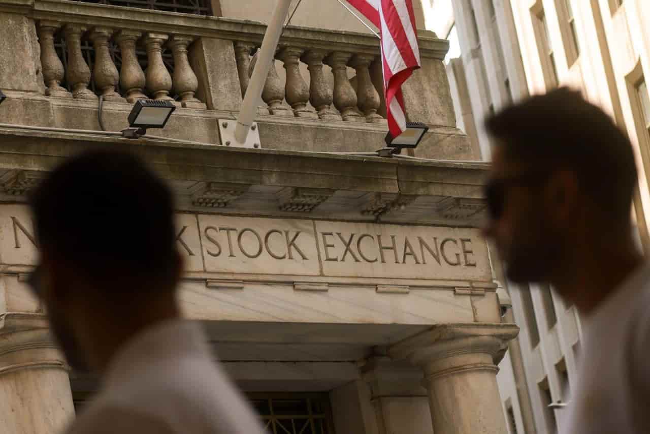 Wall Street indexes slip as oil prices rise, retail results awaited