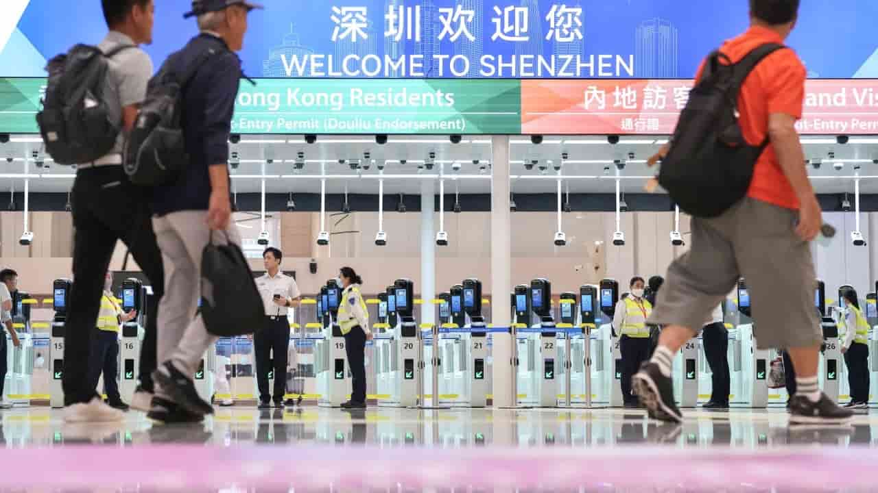 Huanggang Port opens with praise for speed, but some note layout